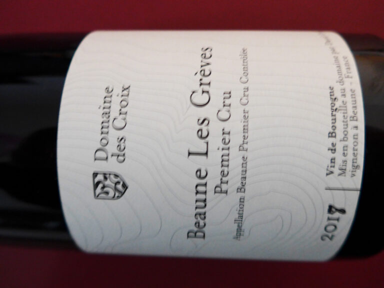 Le  charme tactile unique des vins du Domaine des Croix